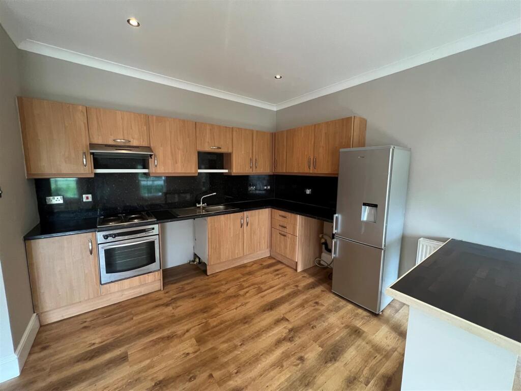 F5 76 Beverley Rd 4.jpg