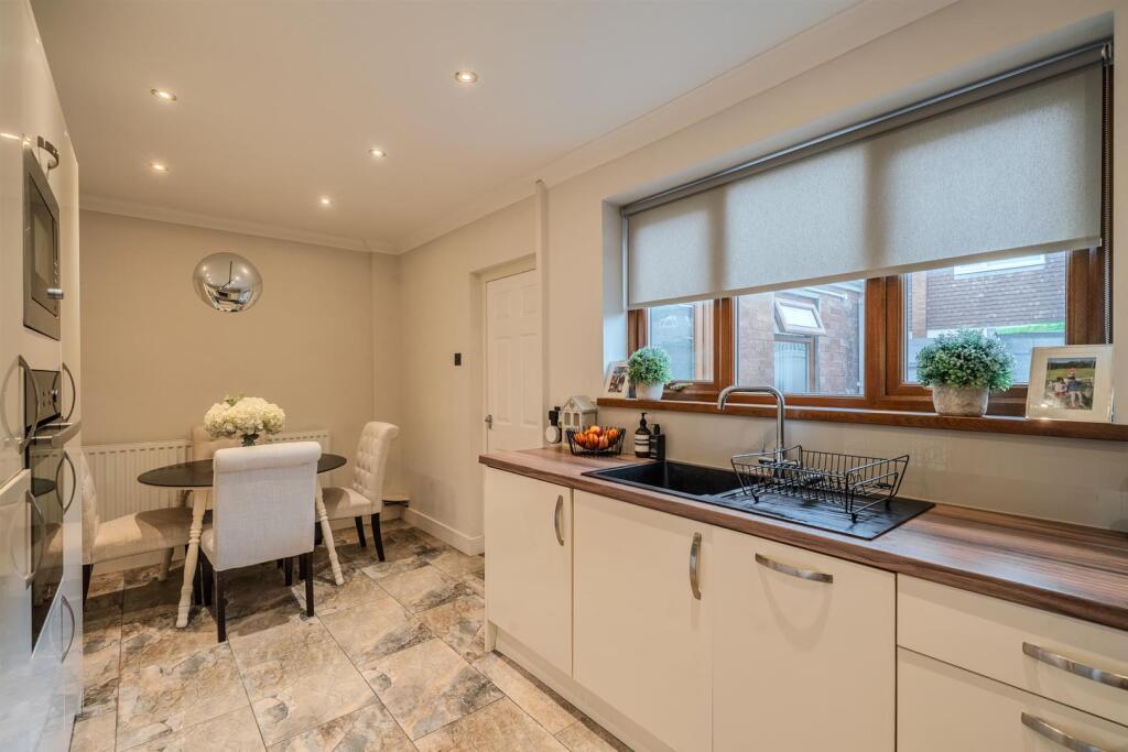 21 Blodwen Road-18.jpg