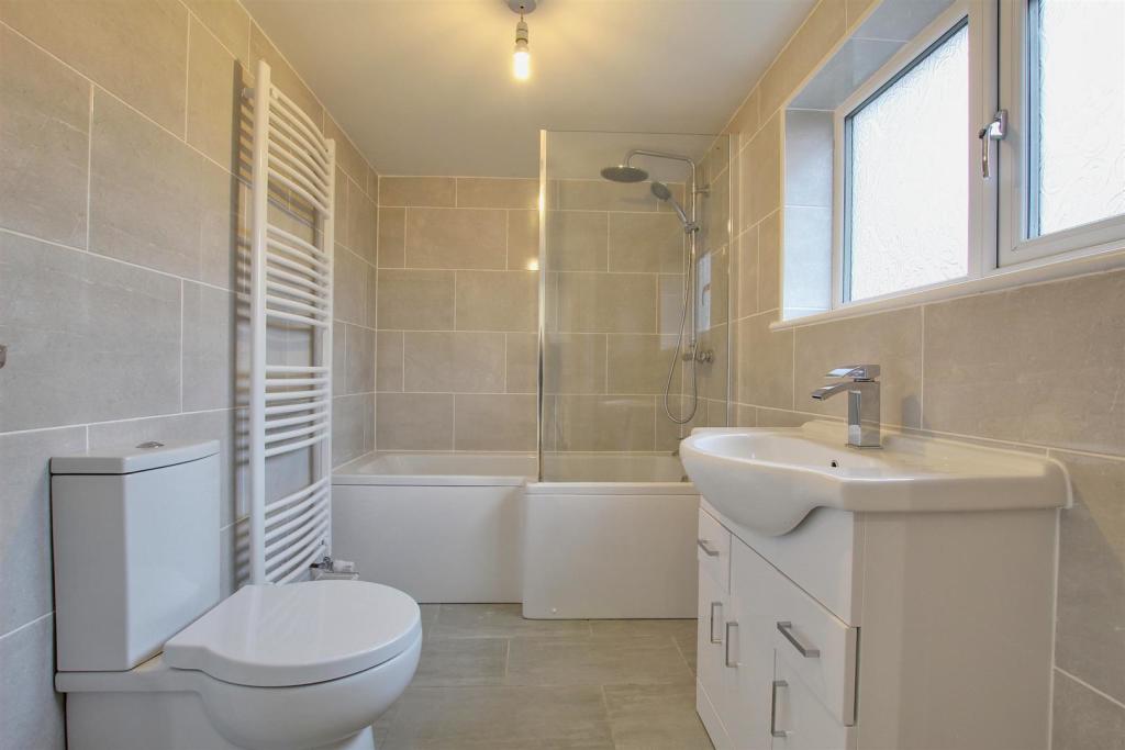 BATHROOM/WC