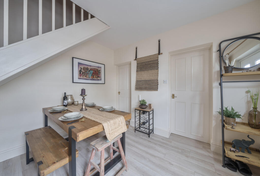 1305589-11-684807...