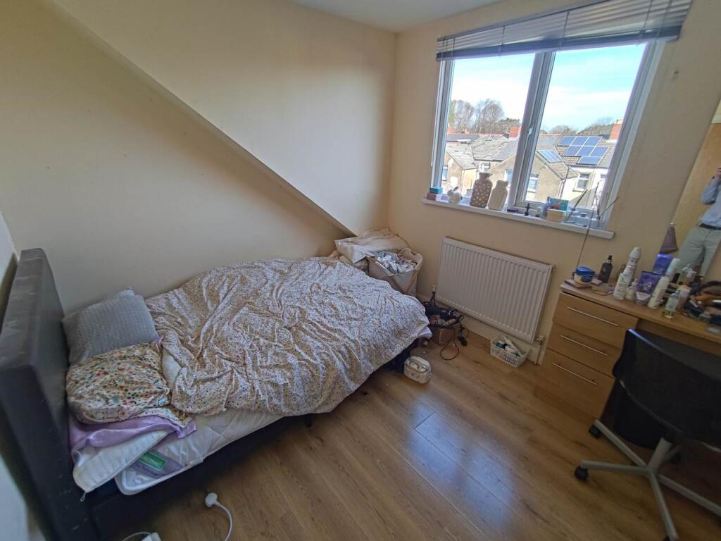 Top floor rear bedro