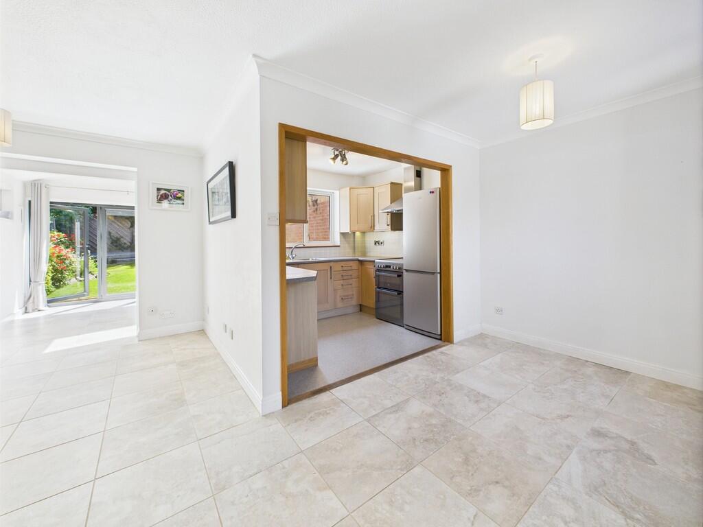 CAM02854G0-PR0413...