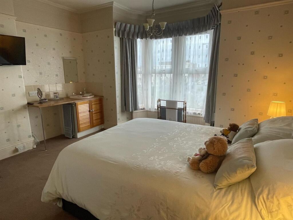 Bedroom1..jpg