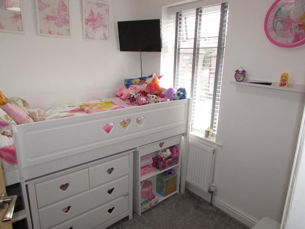NewtonRd33bed3.JPG