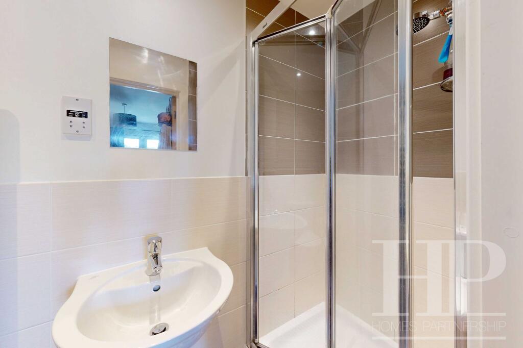 EN SUITE SHOWER ROOM