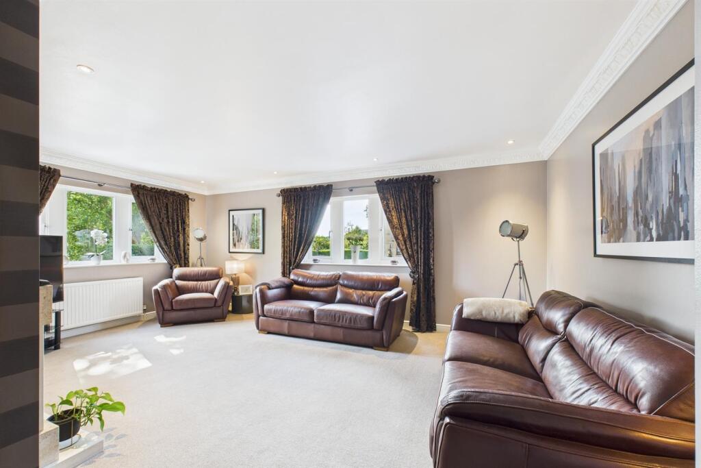 lounge 2 .jpg
