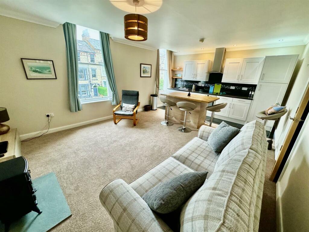 Lounge 3.jpg