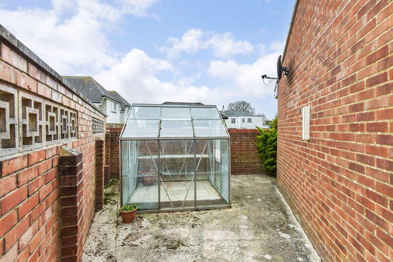 Side Garden with Green House 