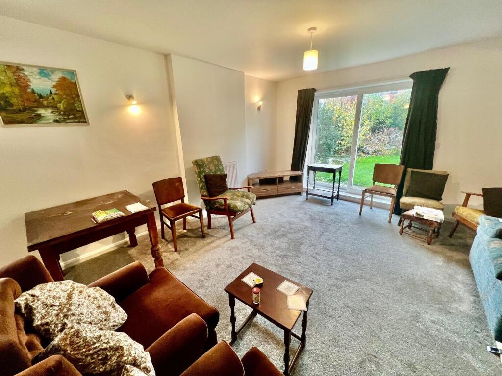 Lounge/dining room