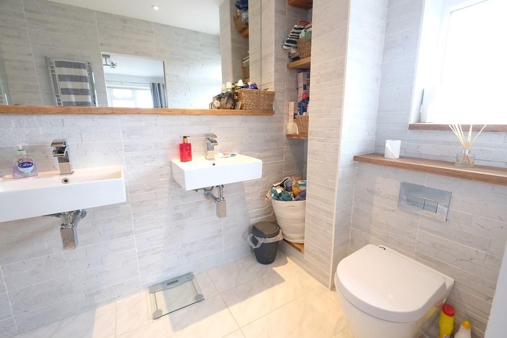 EN SUITE SHOWER 