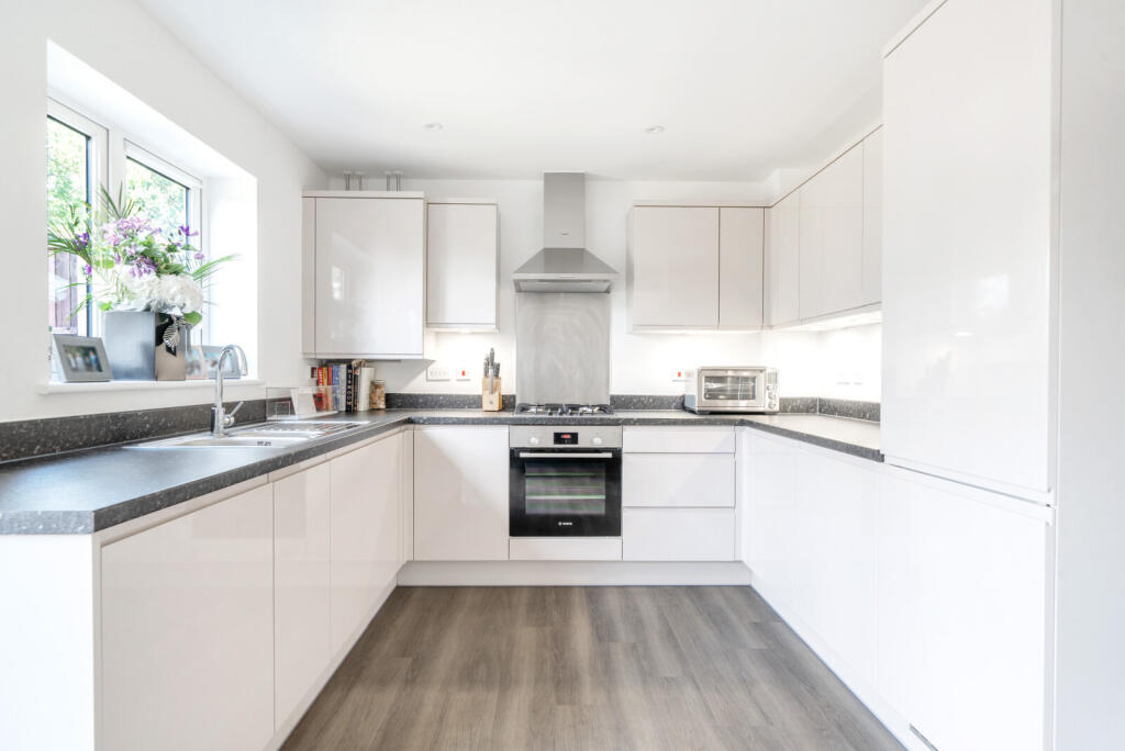 1317858-11-686bee...