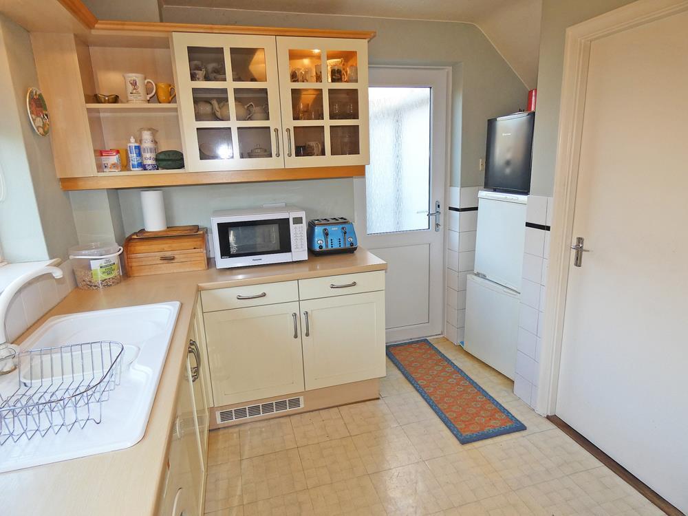 2283kitchen3.jpg