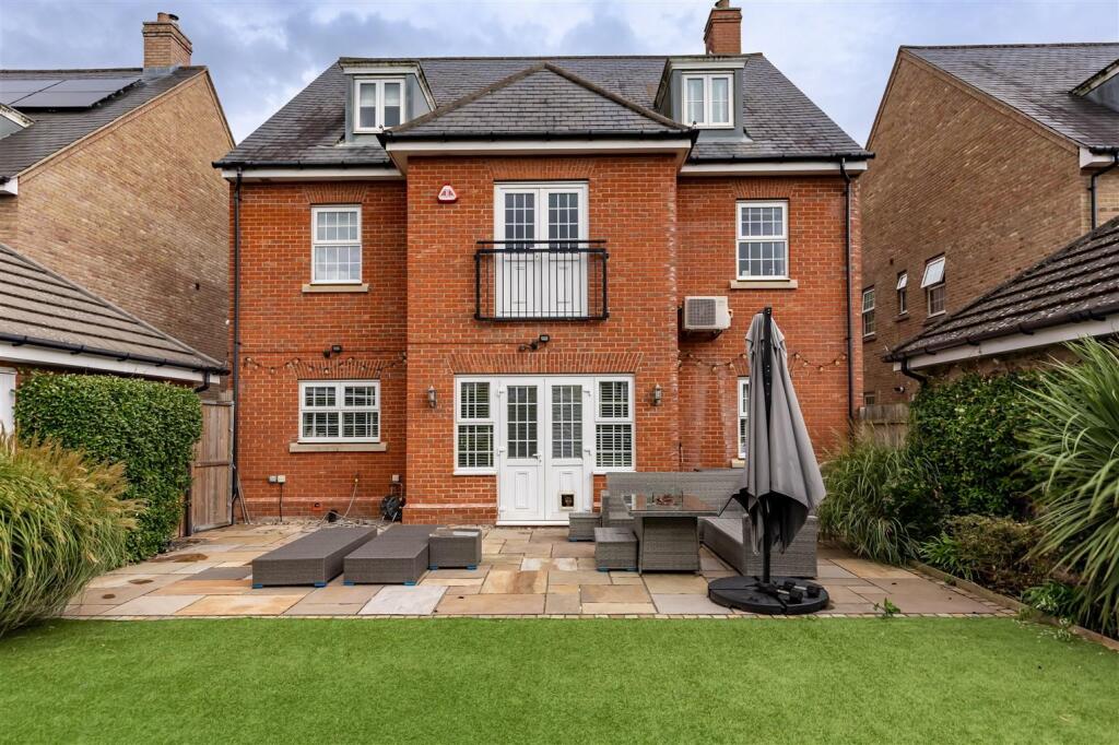 5 Boleyn Row (33).jpg