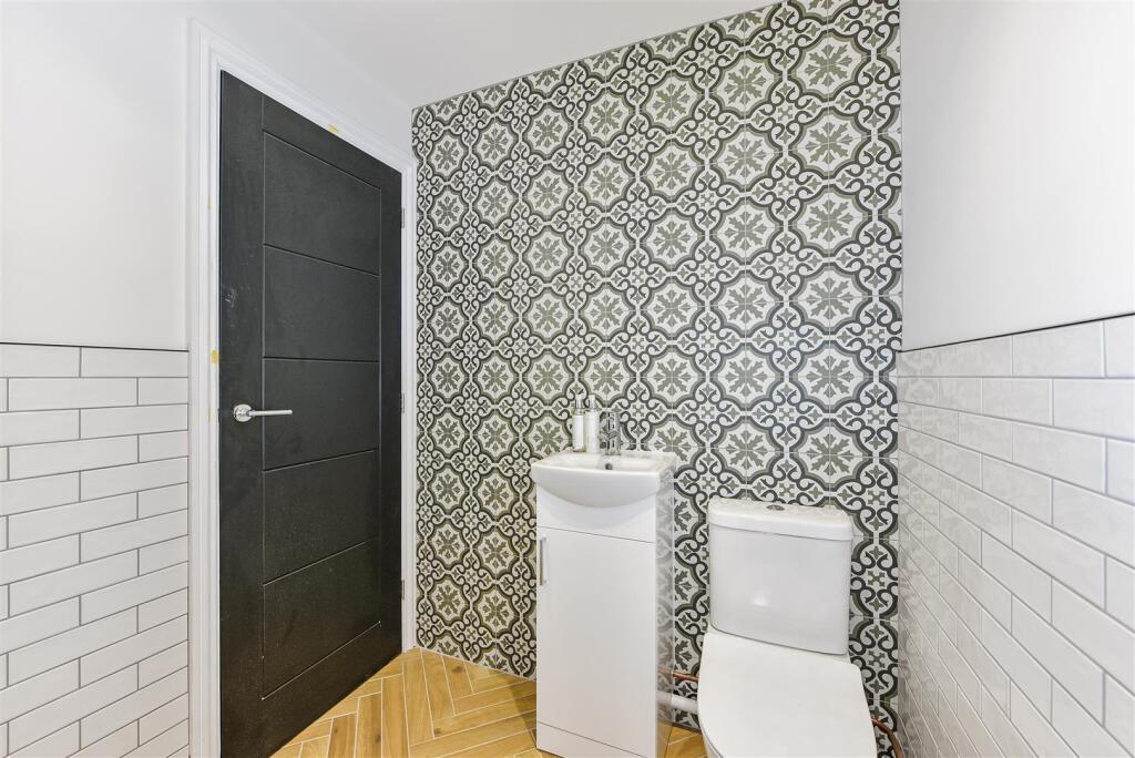 Summer House Bathroom.jpg