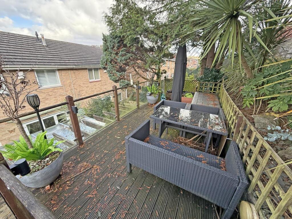 Edwards Close 27 - Garden 4.jpg