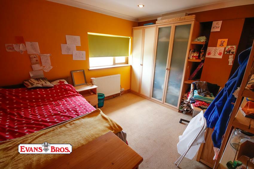 REAR DOUBLE BEDROOM 2