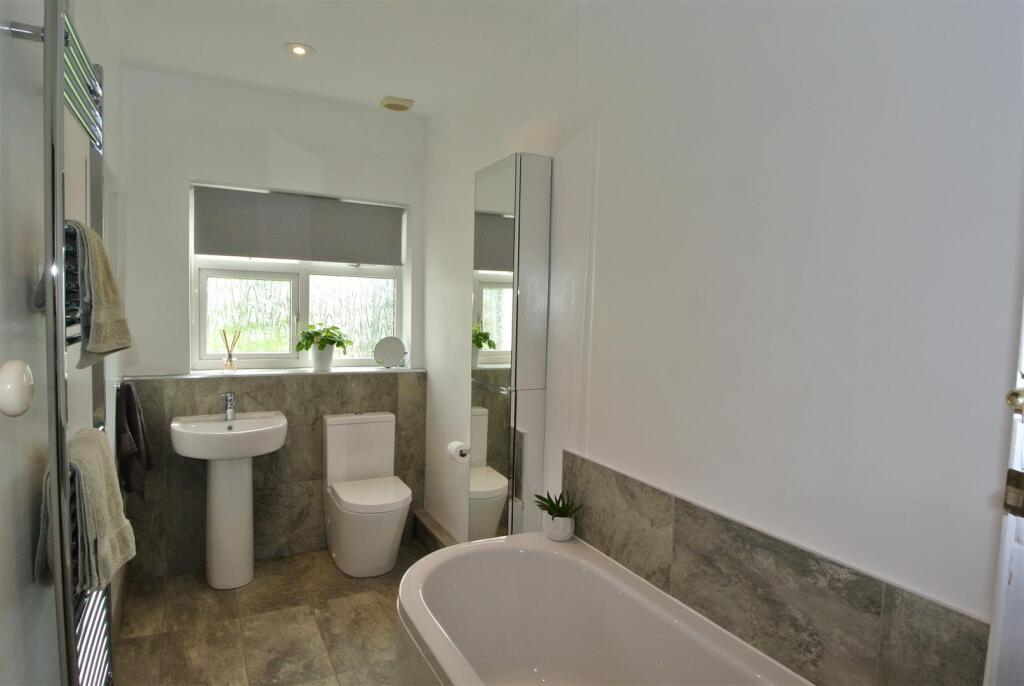 Family Bathroom.JPG