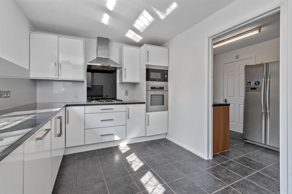 14HavercroftClose-29.jpg
