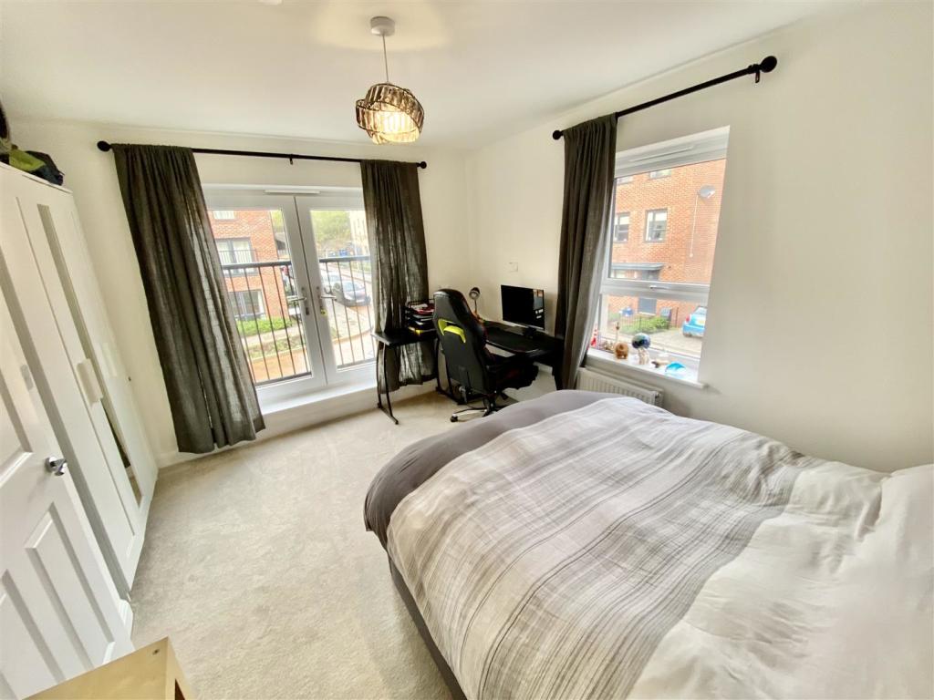 BEDROOM 4