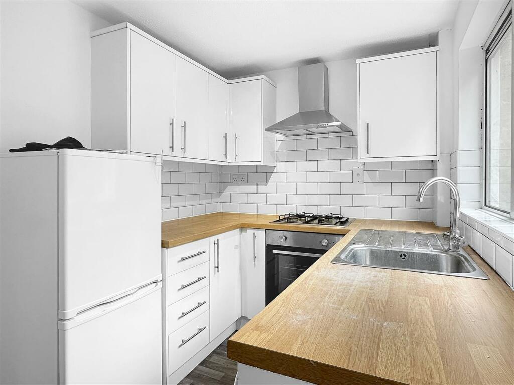 Kitchen 2.jpg