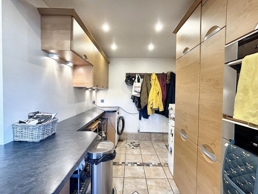 KITCHEN/BREAKFAST ROOM