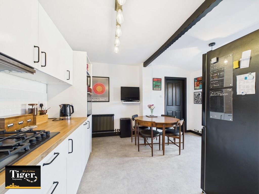 CAM02176G0-PR0518...