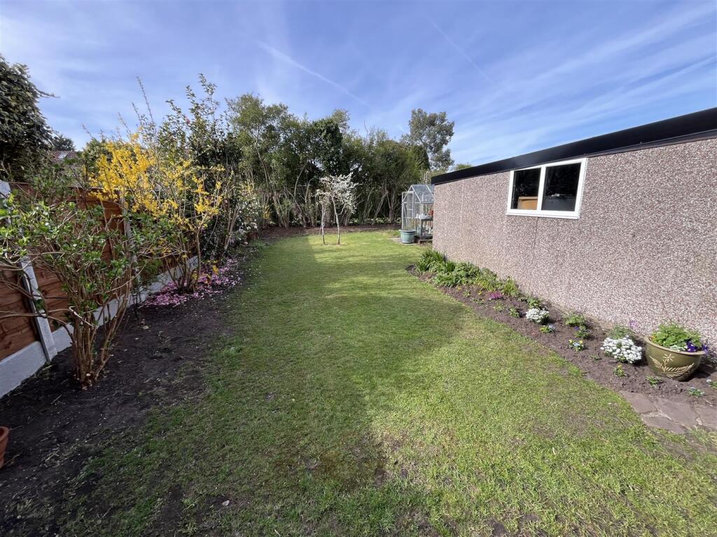 Gardens Aspect 3