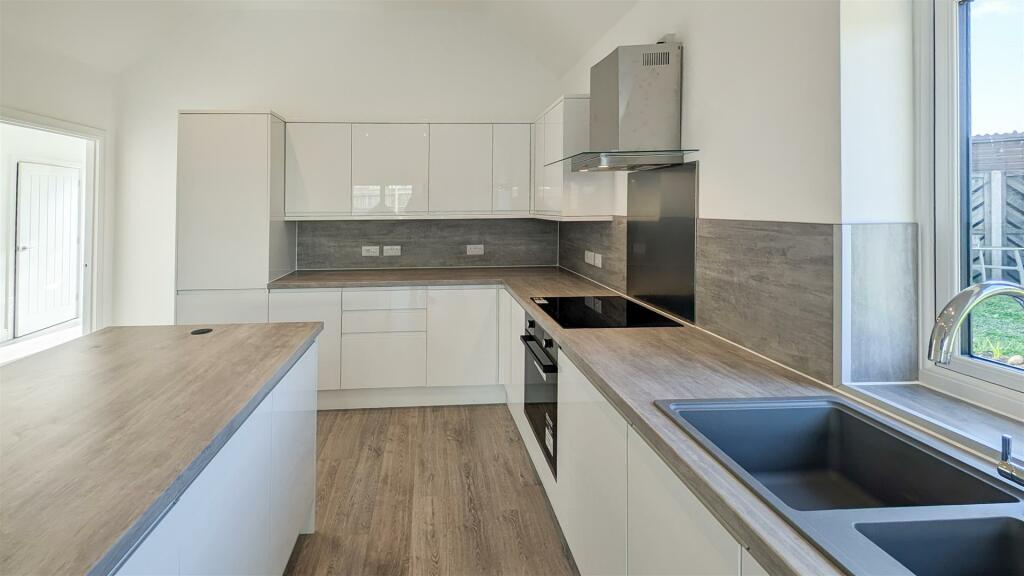 Kitchen diner 2.jpg