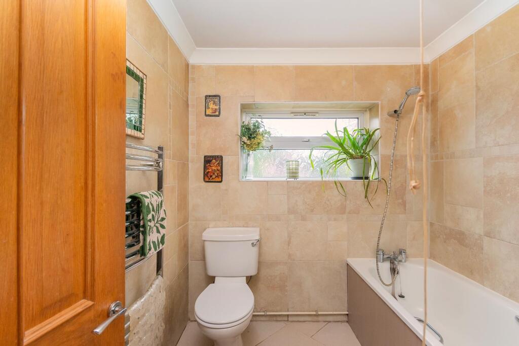 0W1SSE - Bathroom B.jpg