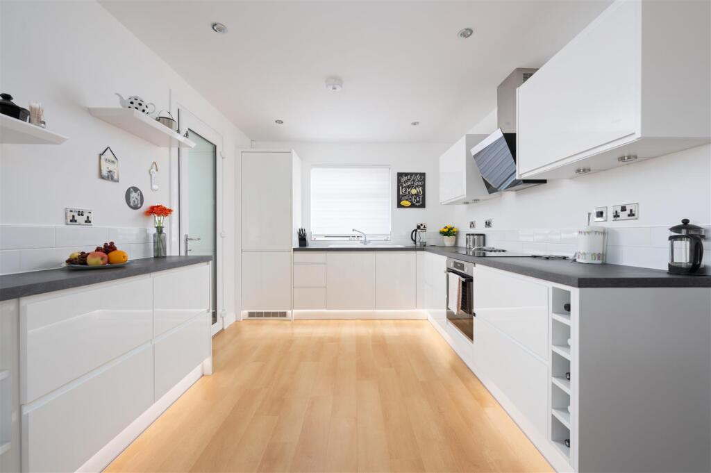 8GlenMoristonDrive022.JPG