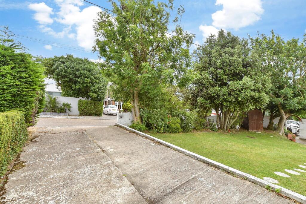 Driveway/Parking