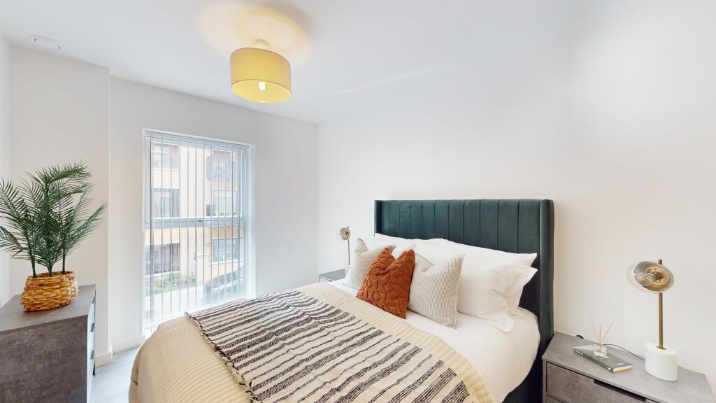 74383_000866301_I...