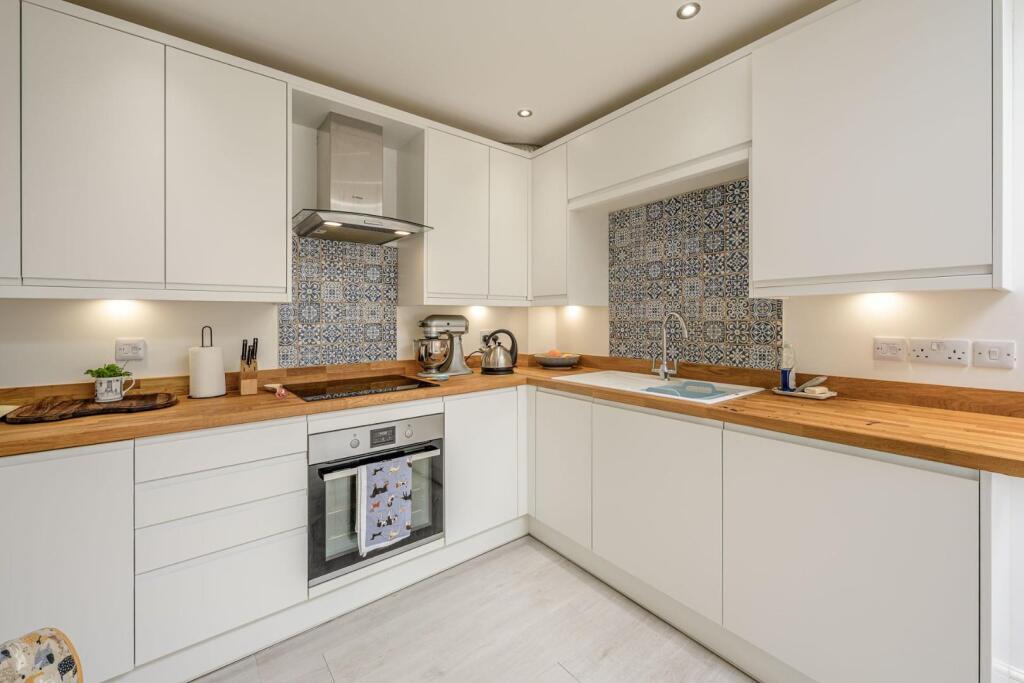 Kitchen Area 1