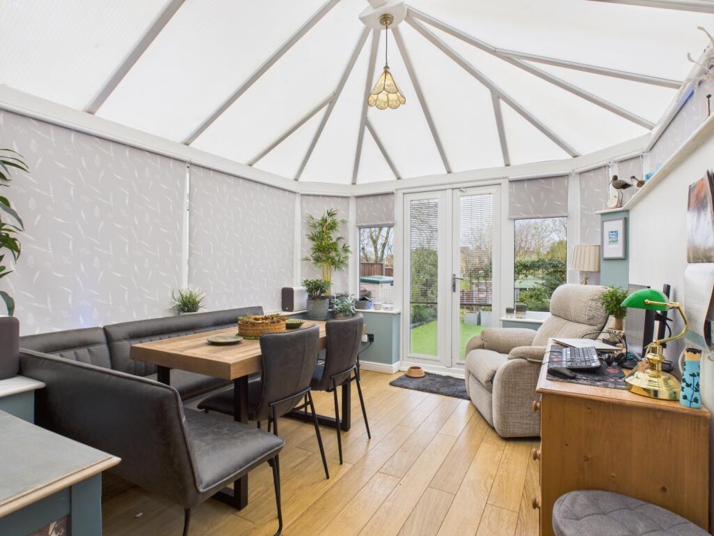 CAM03729G0-PR0189-STILL005