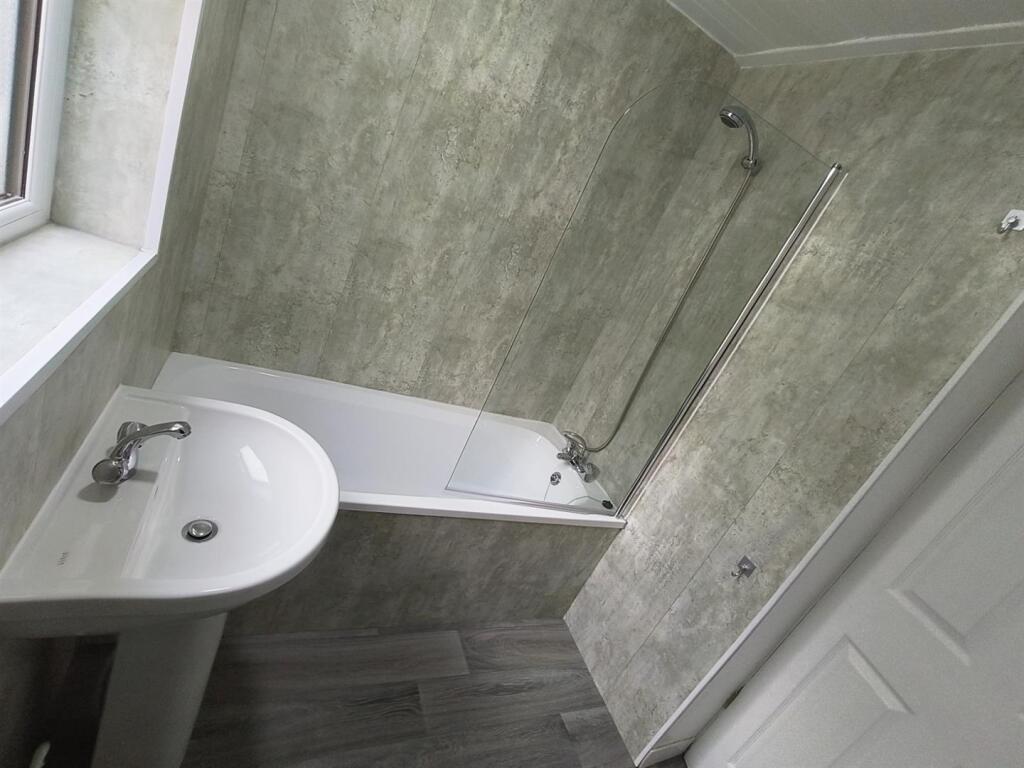 BATHROOM 2.jpg