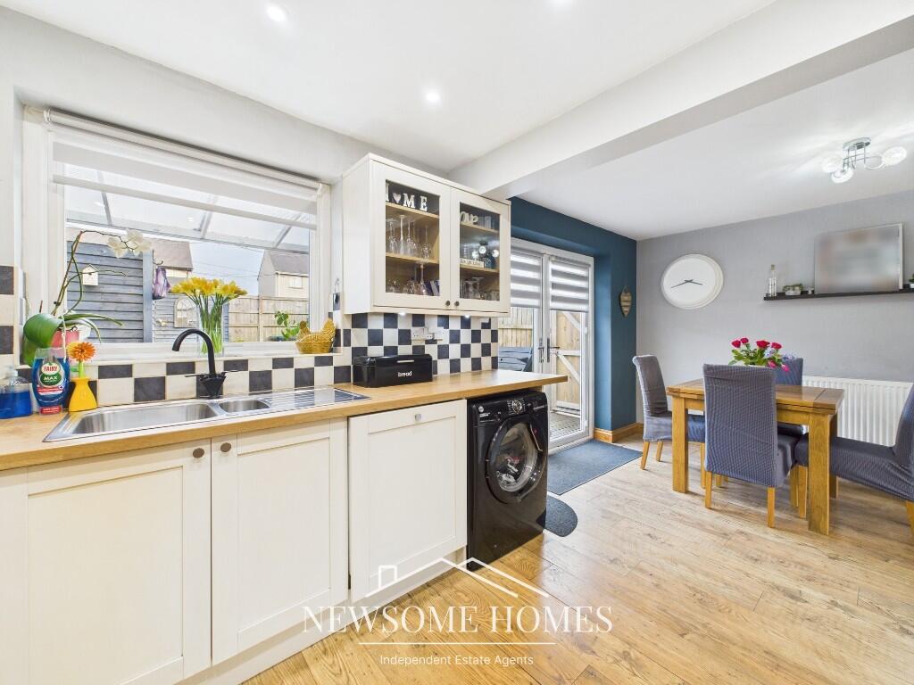 Kitchen/ Dining Room