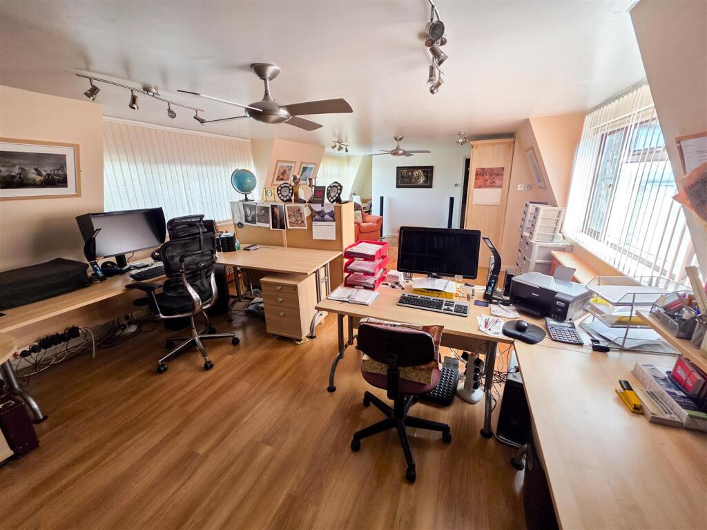 Bedroom 4-currently study 1c.jpg