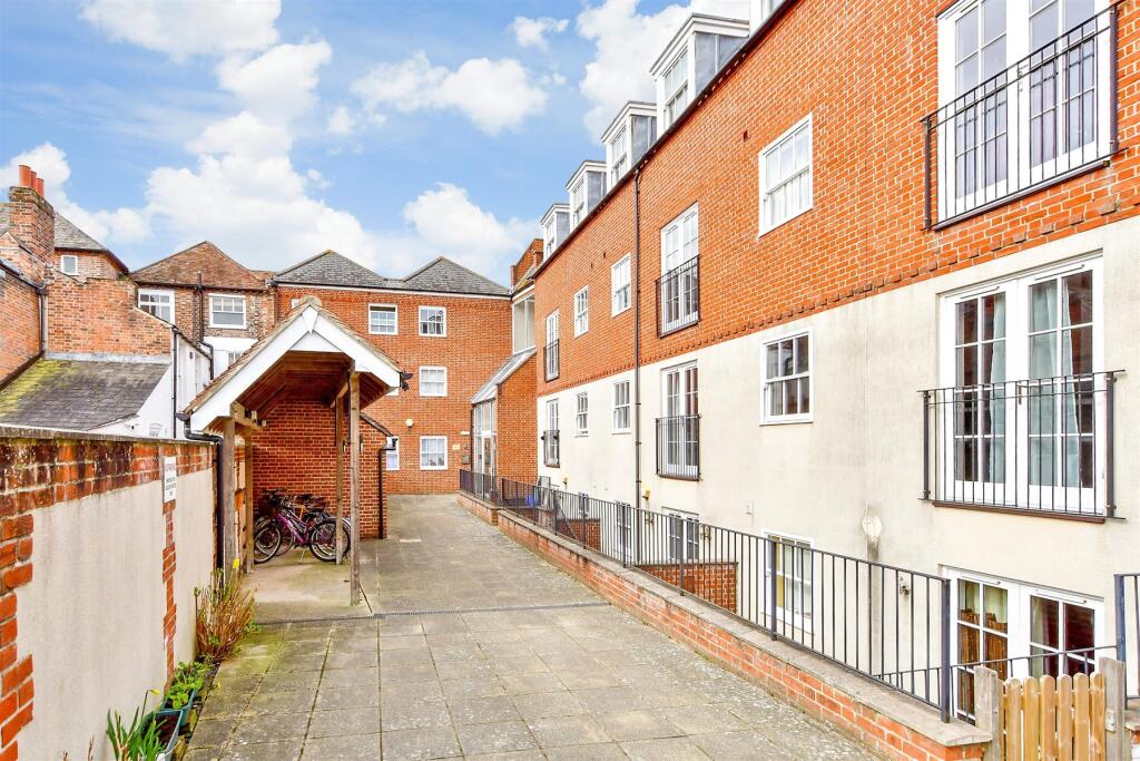 External Lifestyle Photograph