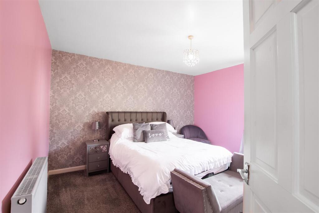 main.bedroom-2.jpg