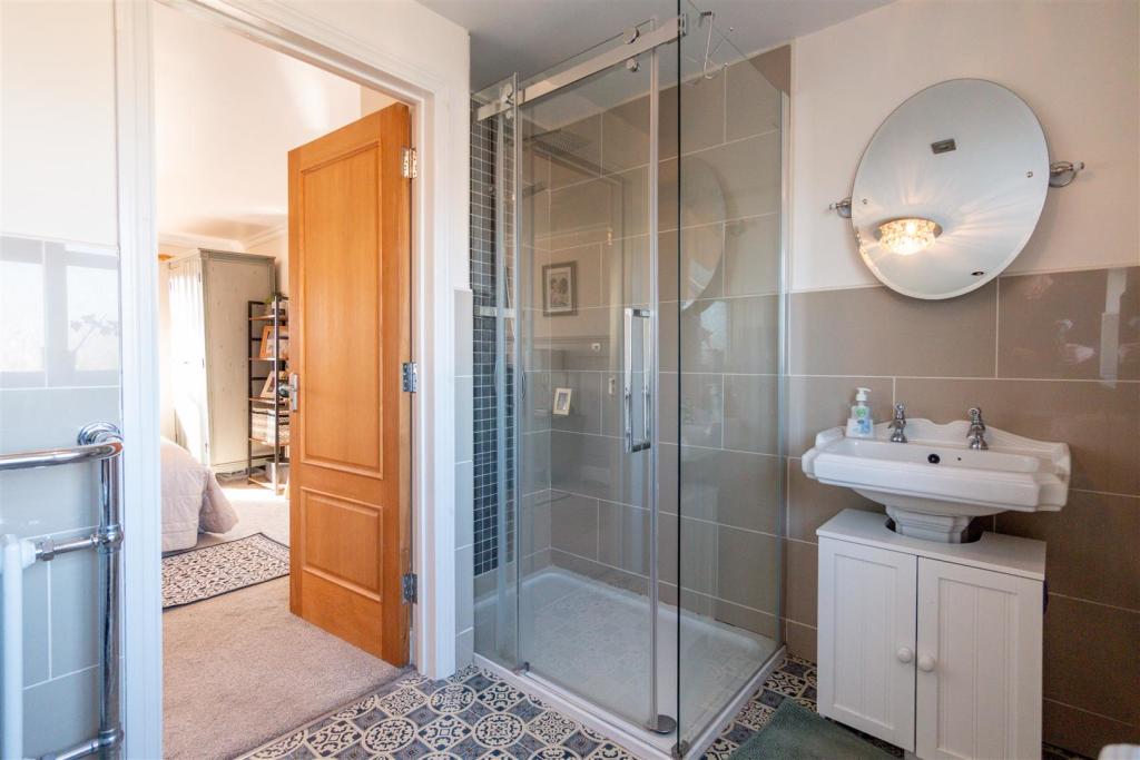 En Suite Bathroom Aspect 2.jpg