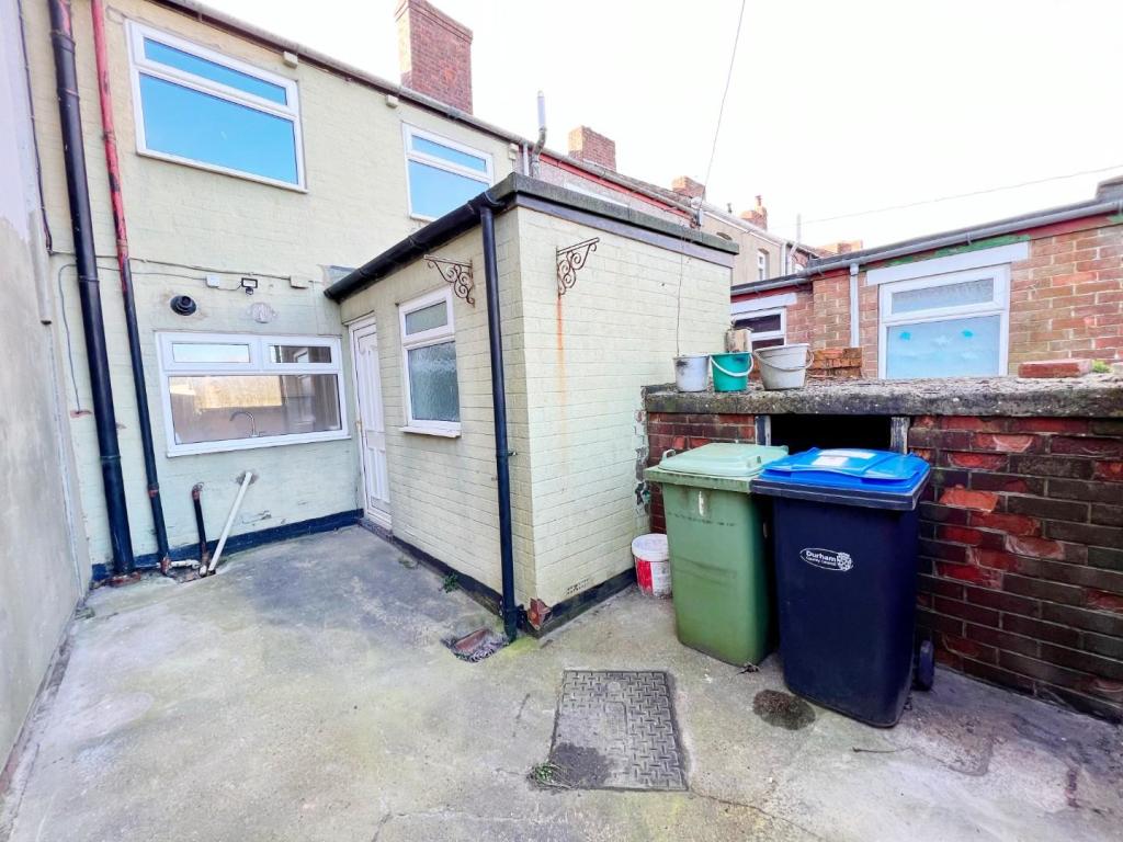 Rear Yard pic 2.jpg