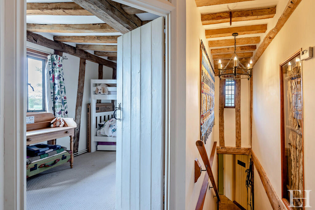 8640802-interiorW...