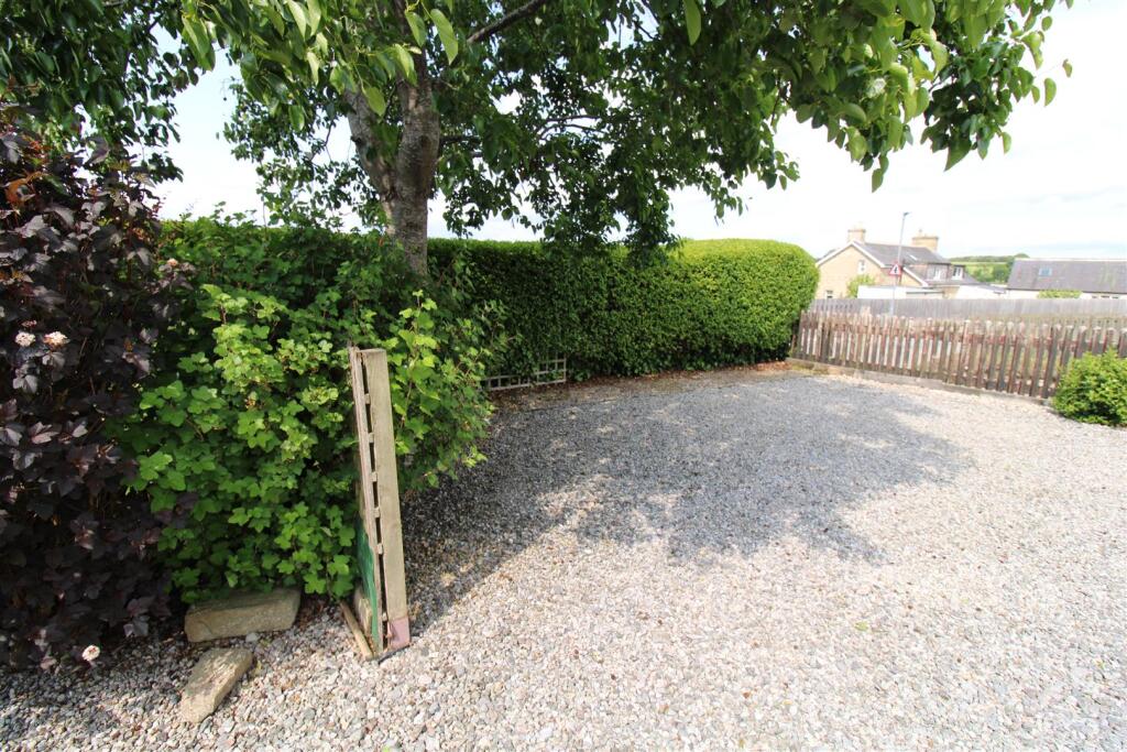 FRONT PARKING AREA (4).JPG