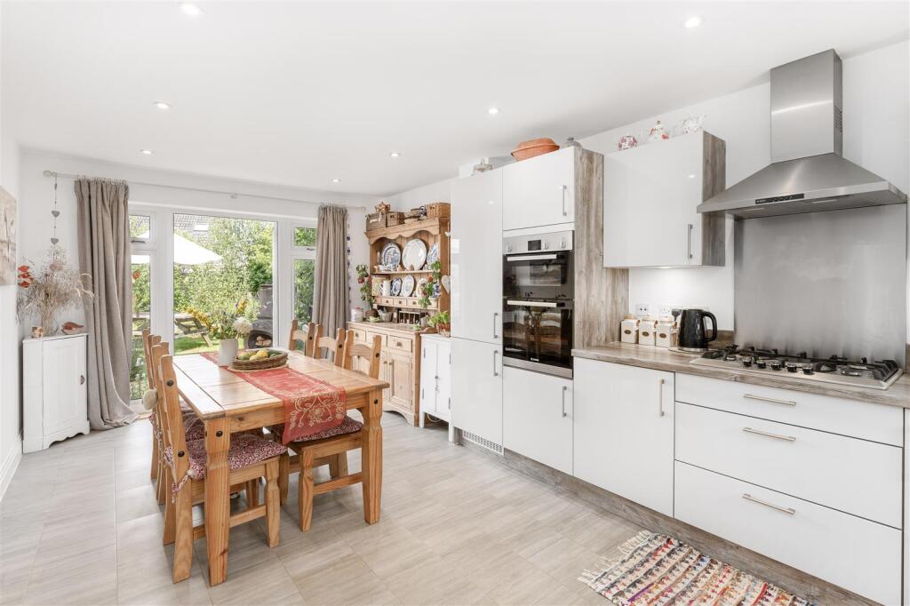 40 Cotefield Drive, Bodicote-7.jpg