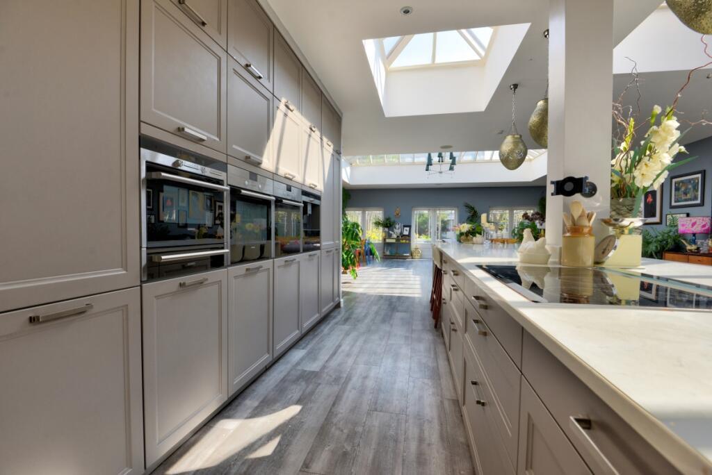 31 VALLANCE GARDENS NEW NEW 8.jpeg