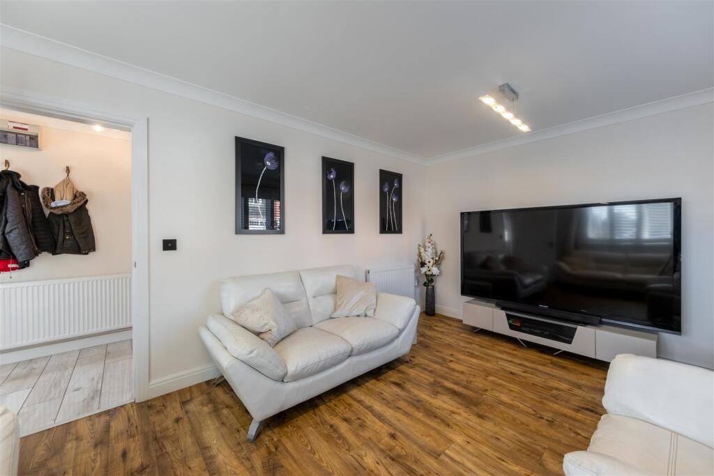 27 Shakerley Close-008.jpg