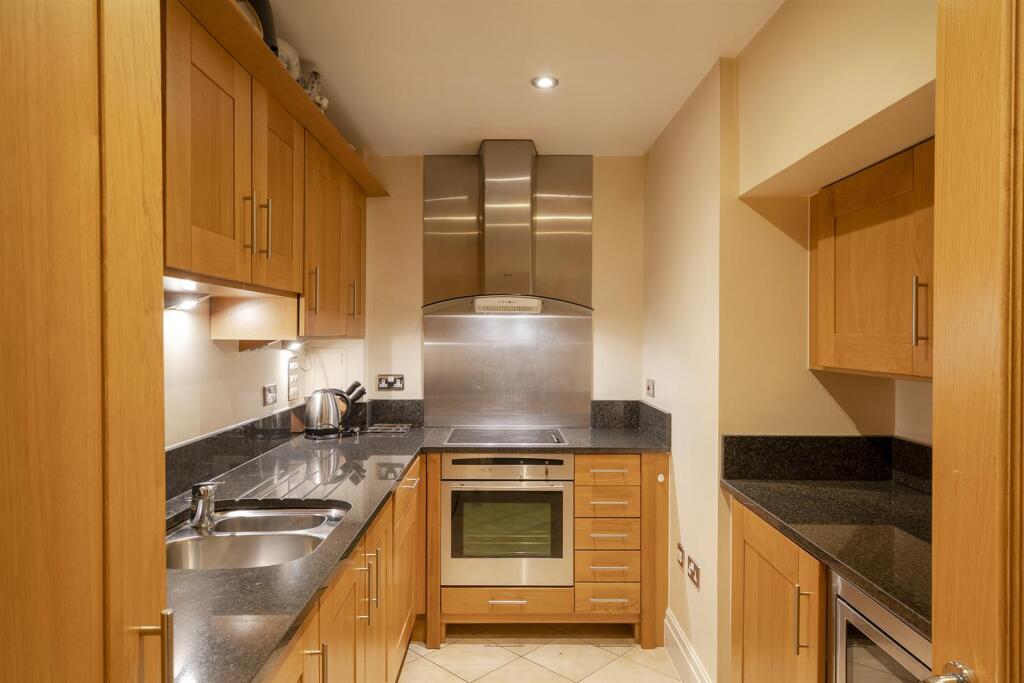 Flat 1 Temple House - low res - NPP05741.jpg