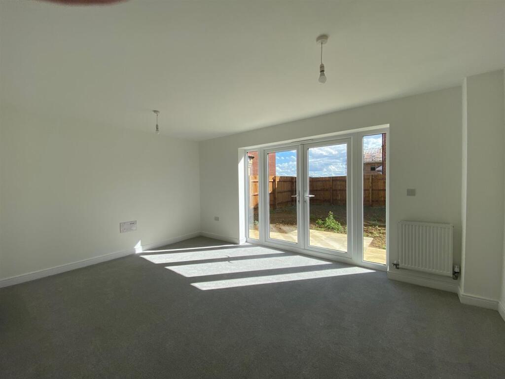 Pic 2 - Plot 270 Mulberry.jpg