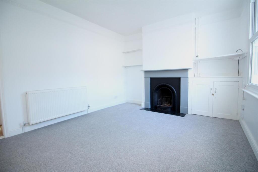 37 Upper Denmark Road Lounge2.JPG