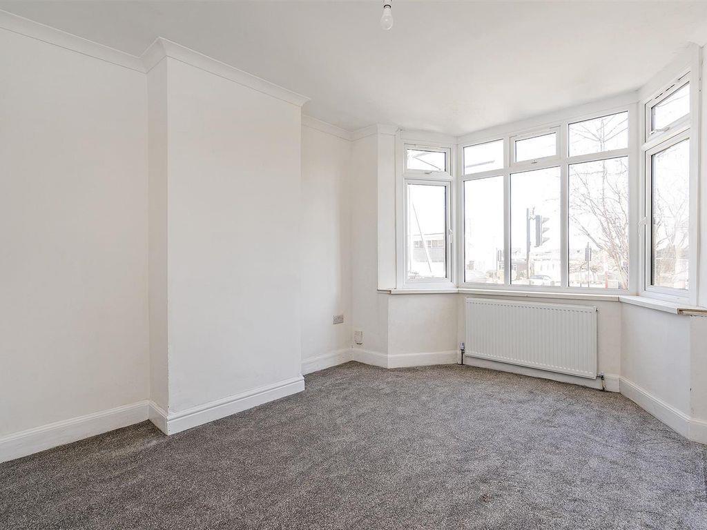 Living Room Lode 2.jpg